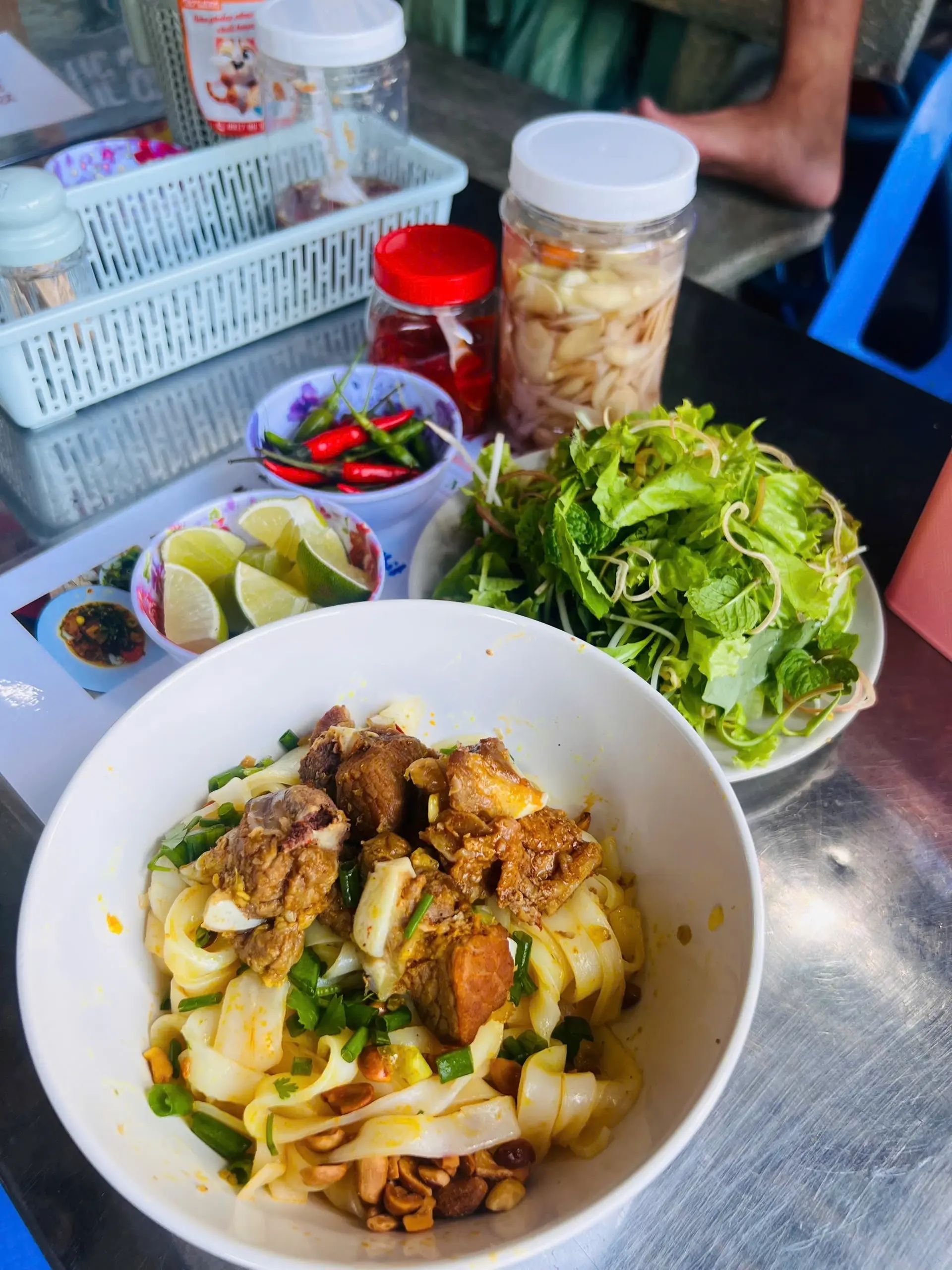 Hình ảnh Mì Quảng Sườn + Trứng 