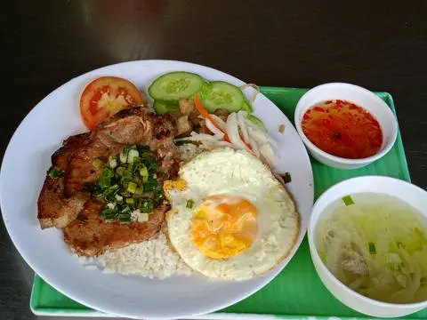 Hình ảnh Cơm sườn bì ốp la