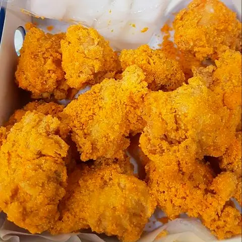 Hình ảnh Gà Popcorn Lắc Phô Mai Cam (Kèm Tương Ớt, Cà)