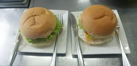 Hình ảnh hamburger heo trứng 