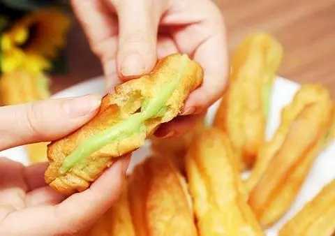Hình ảnh Bánh Su Kem Trà Xanh