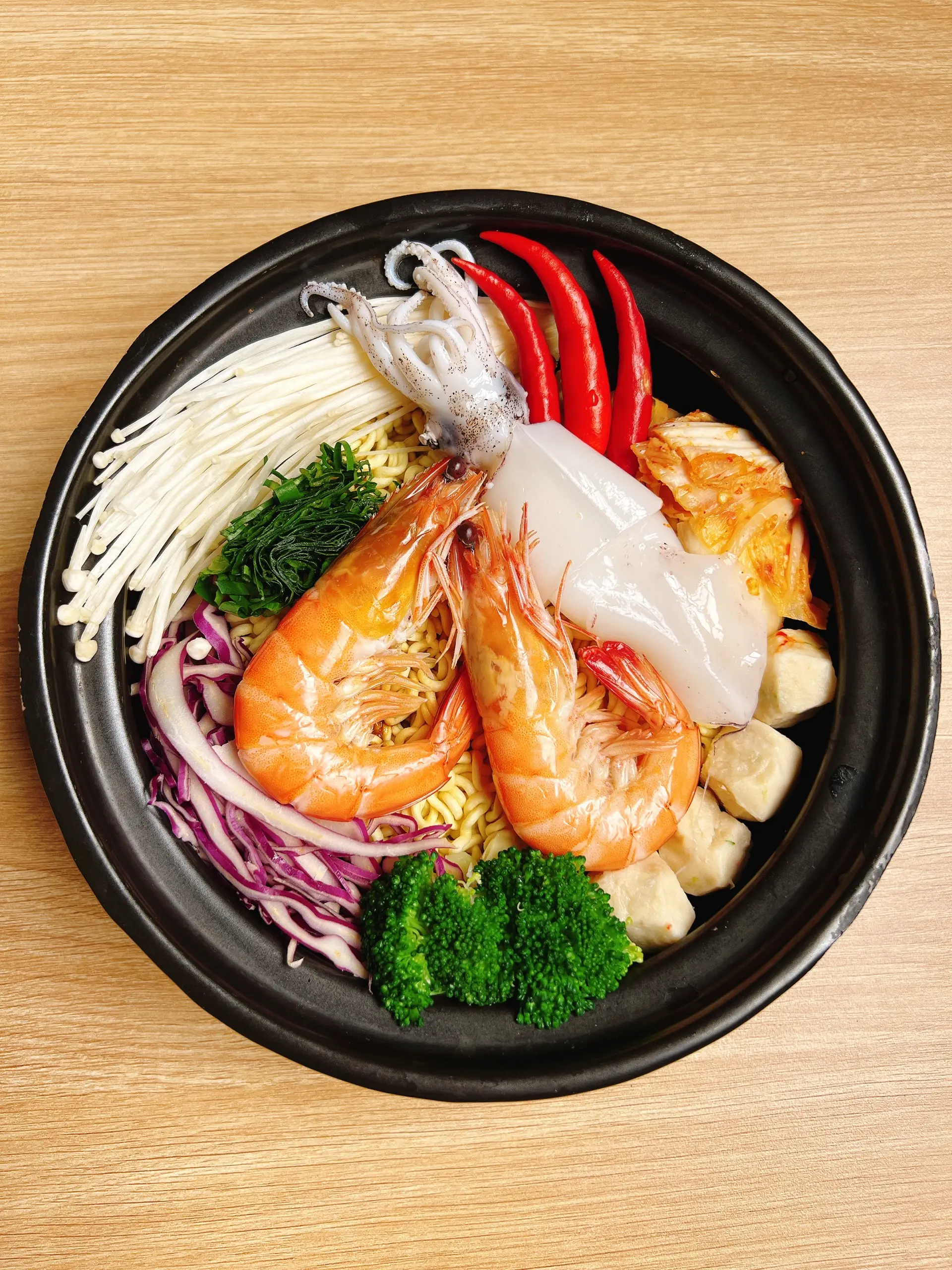 Hình ảnh Combo 1: Mì Kim Chi Hải Sản + Nước Ngọt