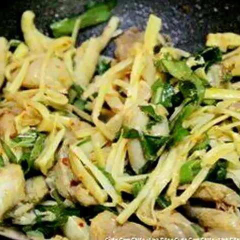 Hình ảnh Cơm chiên vịt xào măng