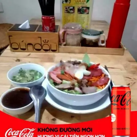 Hình ảnh Bún trộn thập cẩm - coca