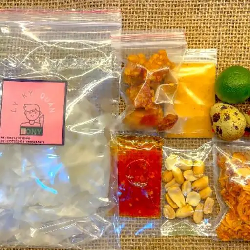 Hình ảnh Bánh tráng muối nhuyễn sa tế hành phi tóp mỡ