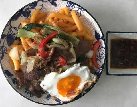 Hình ảnh Nui xào bò+trứng ốp la 