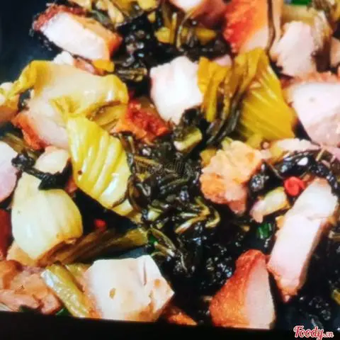 Hình ảnh Heo Quay Xào Dưa Cải Chua