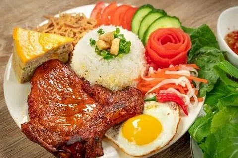 Hình ảnh Cơm Sườn + Bì + Chả + Ốp La