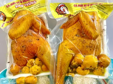 Hình ảnh Gà Ri Ủ Muối Hoa Tiêu - Nửa Con