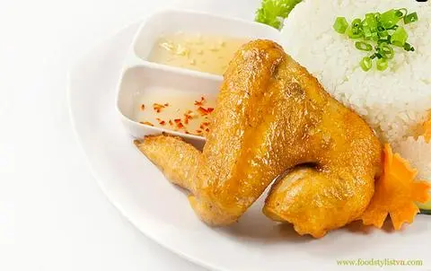 Hình ảnh Cơm gà ủ muối ( cánh gà)