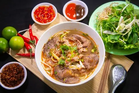 Hình ảnh Bún bò tái nạm gân