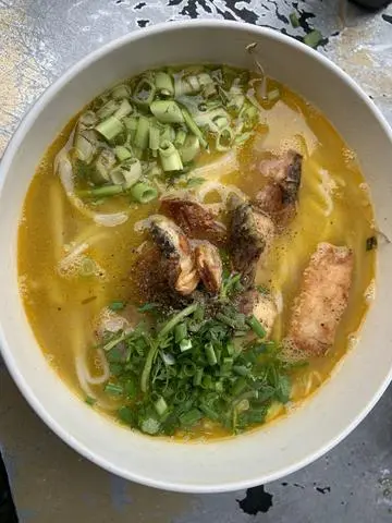 Hình ảnh Bánh canh cá lóc + chả cá