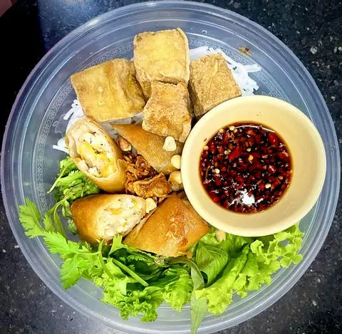 Hình ảnh Bún Nước Tương Chả Giò kèm Đậu Hũ Chiên