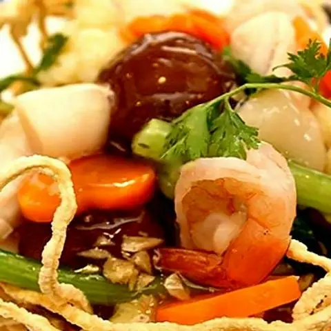 Hình ảnh Mì xào giòn hải sản