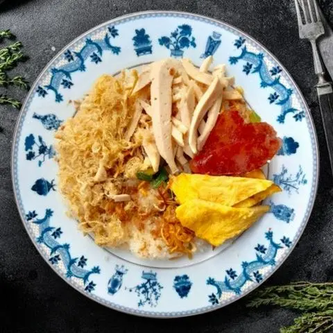 Hình ảnh Xôi Mặn ngon chà bông trứng cút chả lụa lạp xưởng 