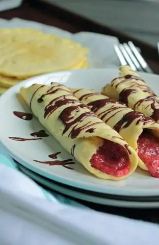 Hình ảnh Crepe Dâu Socola