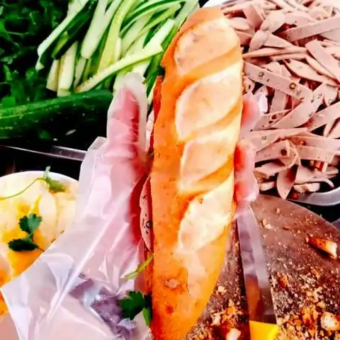 Hình ảnh Bánh mì chả bò