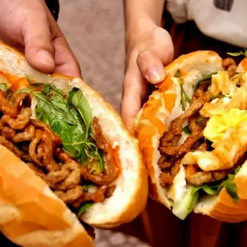 Hình ảnh Bánh mì chả cá - ốp la