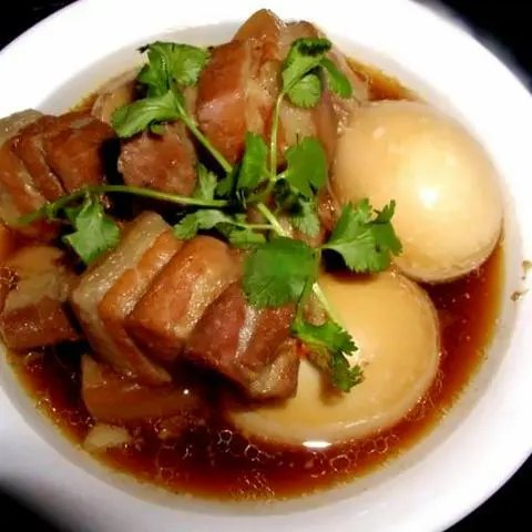 Hình ảnh Heo Quay Kho Trứng