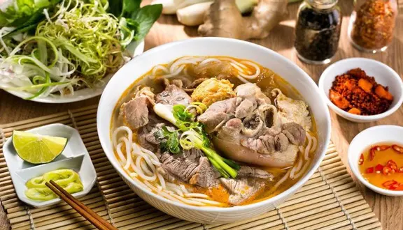Hình ảnh Bún Bò Đầy Đủ GIÒ HEO