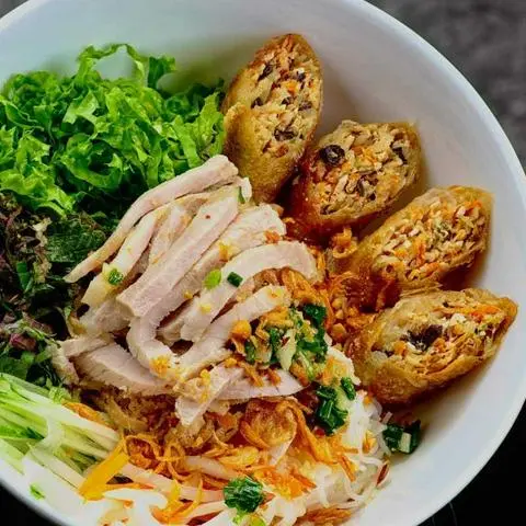 Hình ảnh Bún Bì + chả giò 