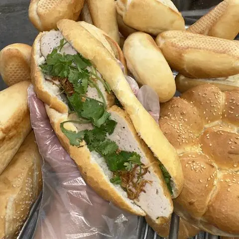 Hình ảnh Bánh mì Chả lụa