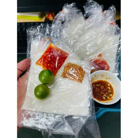 Hình ảnh Bánh tráng tắc ớt rim