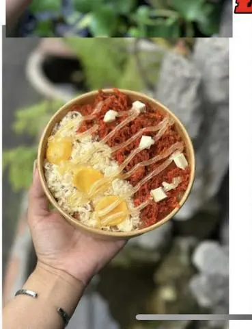 Hình ảnh Bánh bông lan trứng muối tô tròn