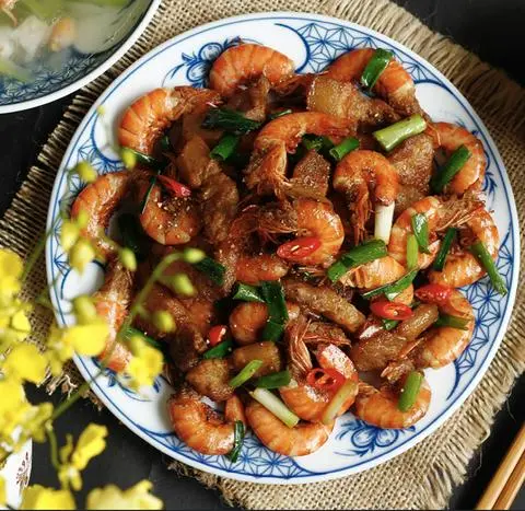 Hình ảnh Tôm ram ba rọi + cơm + 