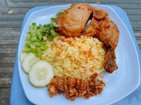Hình ảnh Cơm chiên đùi gà