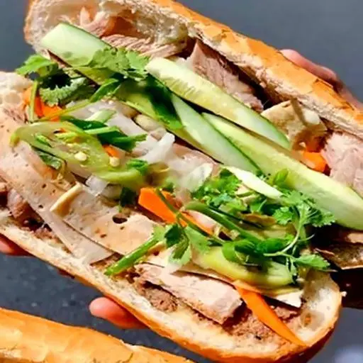 Hình ảnh Bánh mì heo quay - chả - trứng đặc biệt