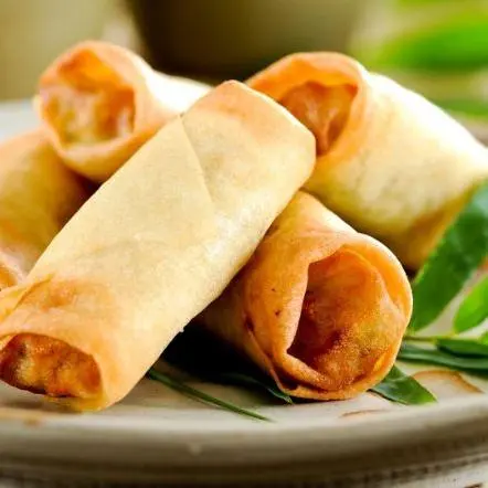 Hình ảnh Cơm Chả Giò Thịt Heo Việt Nam (4 Cây) (ST25) + Kèm Tương Ớt, Cà, Đồ Chua