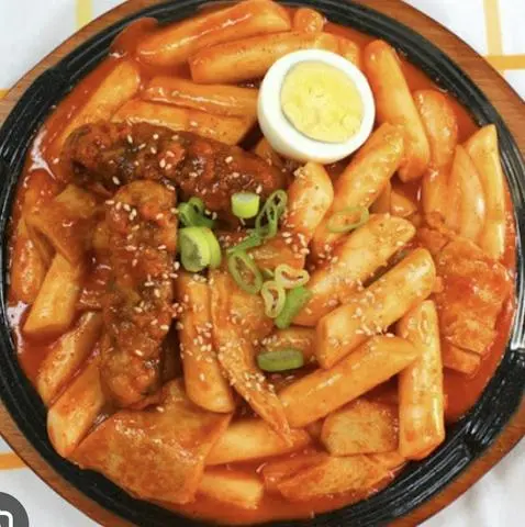 Hình ảnh Tokbokki chả cá - trứng