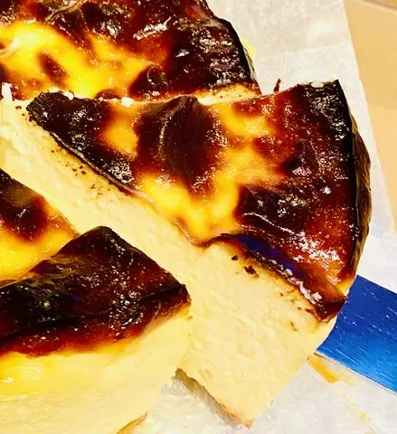 Hình ảnh Phô mai kem nướng cháy - Basque Burnt cheese cake - 1 miếng