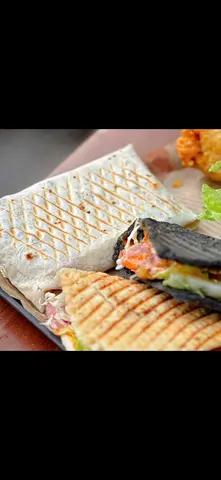 Hình ảnh tacos gà 2 tầng trứng phô mai + coca + khoai tây