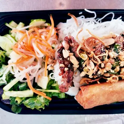 Hình ảnh Bún thịt viên nướng + chả giò