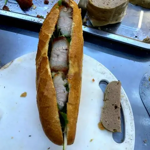 Hình ảnh Bánh mì thịt xíu