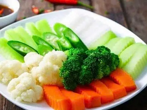 Hình ảnh Dĩa rau củ (bắp cải trắng + bông cải xanh + đậu bắp)