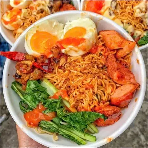 Hình ảnh (Bigsize) Mì Trộn Xá Xíu Viên Chiên Trứng – Đậm Đà No Bụng