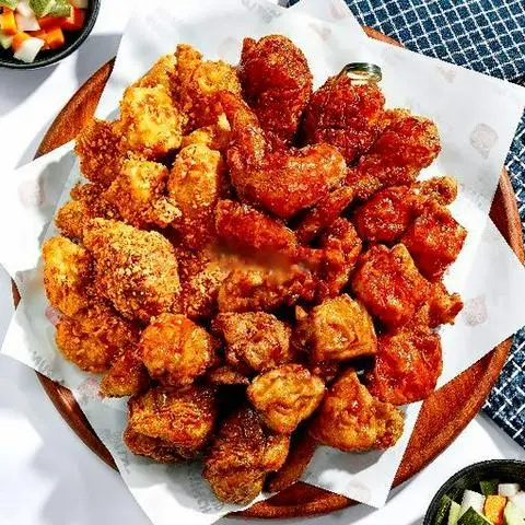 Hình ảnh Crunch Party Combo - 18pcs Bites, 12pcs Wings, 6 Drumsticks - 18 miếng gà không xương, 12 cánh, 6 đùi gà