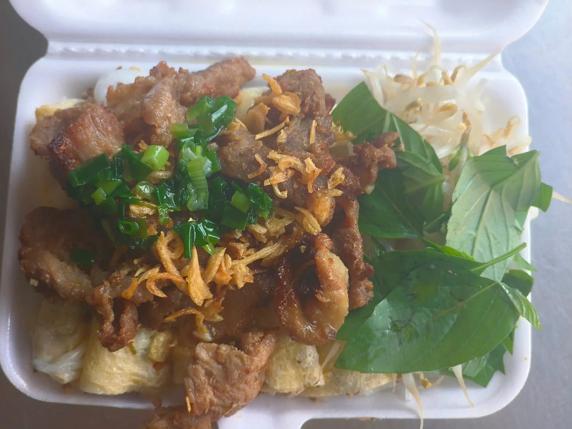 Hình ảnh Bánh cuốn trứng thịt nướng