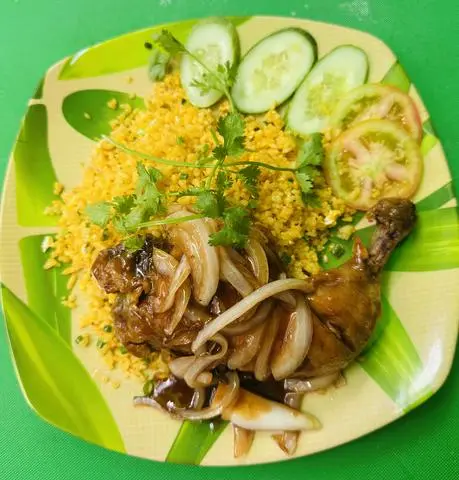 Hình ảnh Cơm gà sốt củ hành