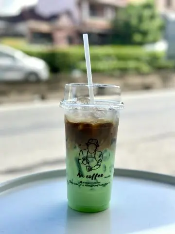 Hình ảnh Sâm dứa Latte Cafe (size L)