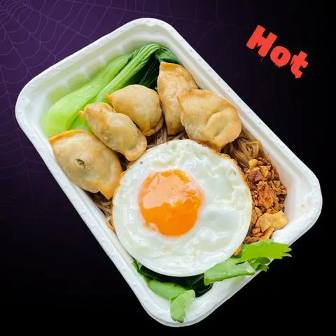 Hình ảnh Hủ tiếu/Mì trộn Sủi Cảo chiên & Opla
