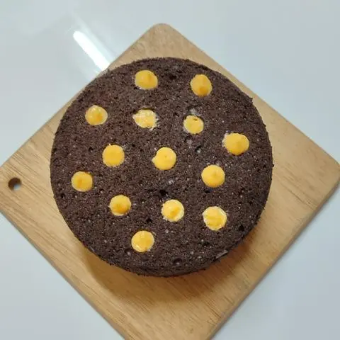 Hình ảnh Bánh than tổ ong sốt lava trứng muối