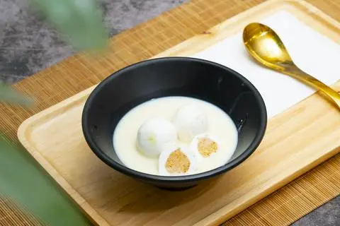 Hình ảnh Tàu Hũ Nóng Chè Trôi Nước Nhân Đậu Phộng - Tofu Glutinous Rice Ball (Peanut)