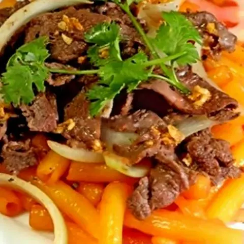 Hình ảnh Mì sốt bò trứng