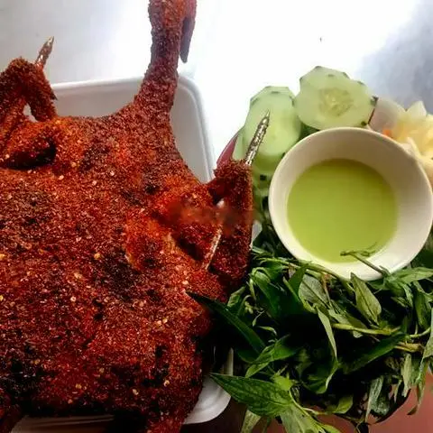 Hình ảnh Gà nướng muối ớt ( mọi, cay ,sa tế) 1,2kg đồ phụ như hình