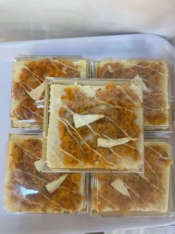 Hình ảnh bông lan chà bông trứng muối hộp vuông