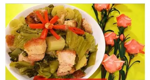 Hình ảnh Cơm Heo Quay kho Cải Chua 